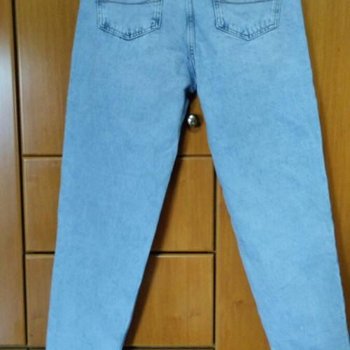 Attrattivo mom fit jeans used, size M, light blue with frayed hems