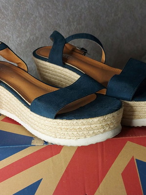 Sandals like new, blue, size 40