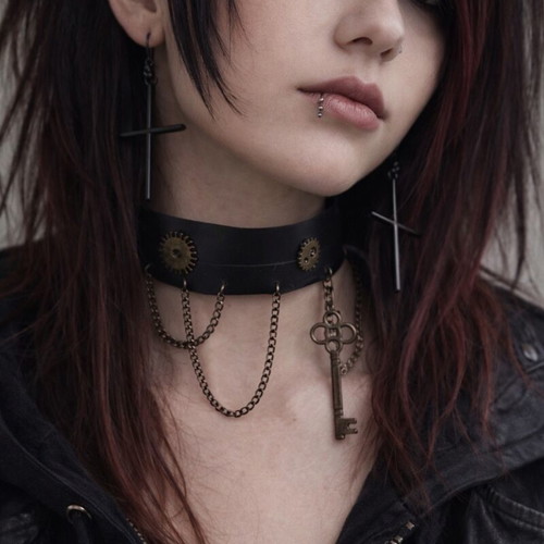 Industrial Rubber Choker like new with chain and key steampunk detail