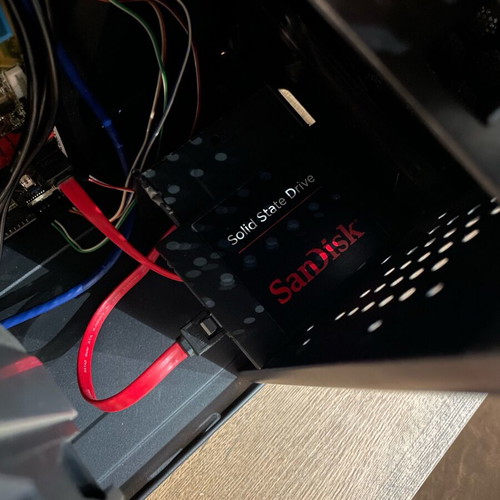 Desktop computer used with ASUS M2R32-MVP motherboard and MSI R5670 graphics card