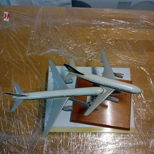 Metal Singapore Airlines airplane models used, set of 2