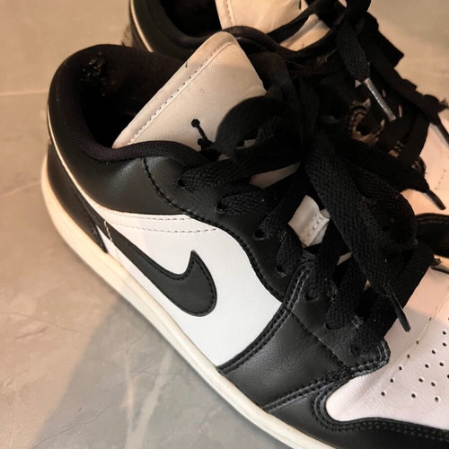 Nike Jordan athletic shoes used, size 39, black and white