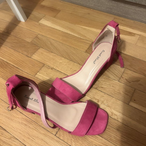 Fuchsia Suede Platform Sandals like new, size 38
