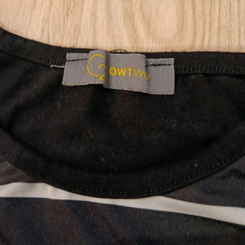 Long-sleeve shirt like new, black and white