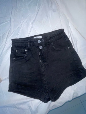 Bershka black high-waisted shorts like new, fitted size S