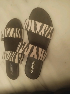 Σανδάλια animal print σαν καινούργια, γυναικεία ζεβρέ