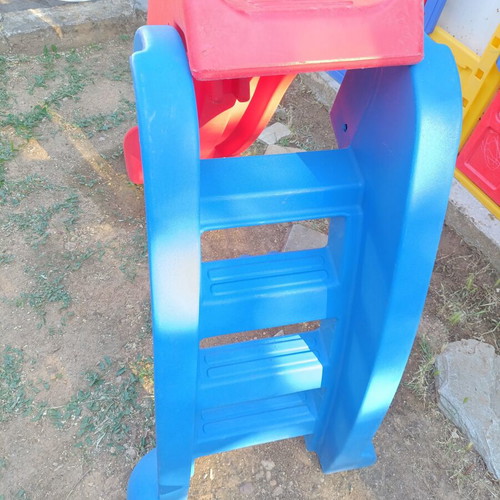 Bildo children's slide like new with garden playhouse