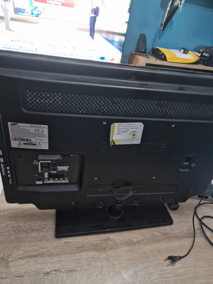 Samsung 50-inch TV with decoder