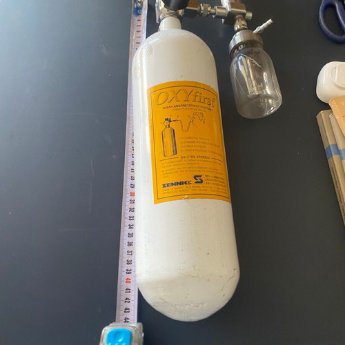Oxygen cylinder used, portable medical oxygen kit