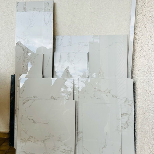 White tiles of excellent quality, 23 pieces, new