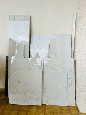 White tiles of excellent quality, 23 pieces, new