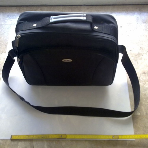 Black laptop bag with shoulder strap and 2 zippers
