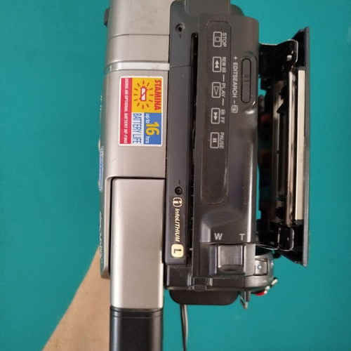 Sony Handycam Video 8 Hi8 vintage camcorder like new with charger and accessories
