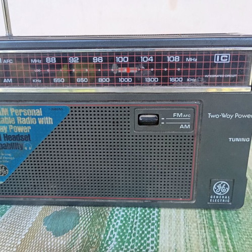 General Electric FM-AM radio vintage used model 7-26600