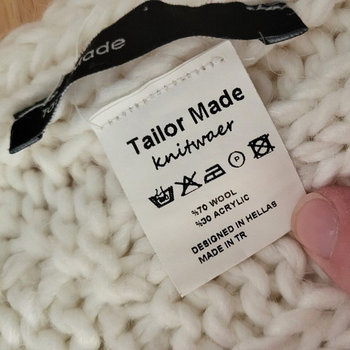 Tailor Made Knitwear scarf like new, white knit