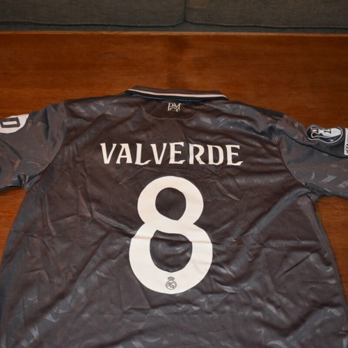 Real Madrid No 8 Valverde Jersey like new official replica
