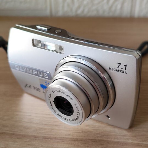 Olympus µ 700 All-Weather digital camera like new