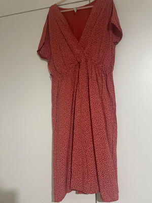 Women's summer dress like new, red polka dot