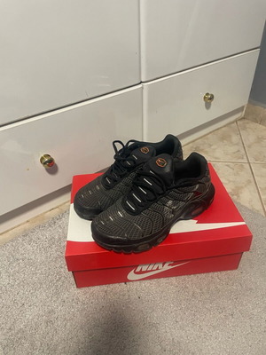 Nike TN sneakers νούμερο 40 σαν καινούργια, μαύρο και γκρι