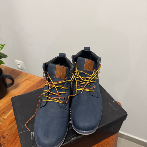 Calgary men's boots like new, size 42, blue
