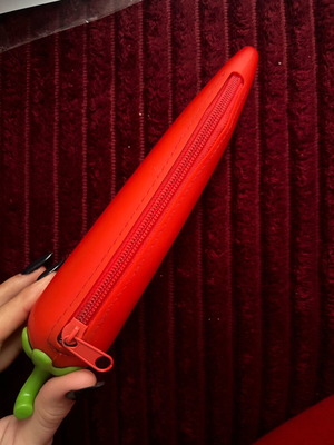 Pepper-shaped pencil case like new without damage