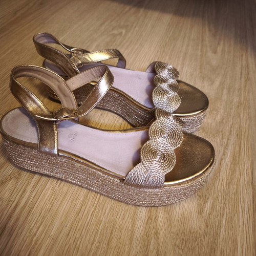 Flatforms Seven rose gold like new
