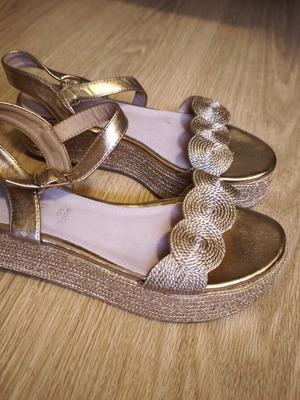 Flatforms Seven rose gold like new