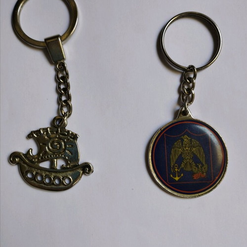 Keychains used, boat and Spetses flag, set of 2 pieces