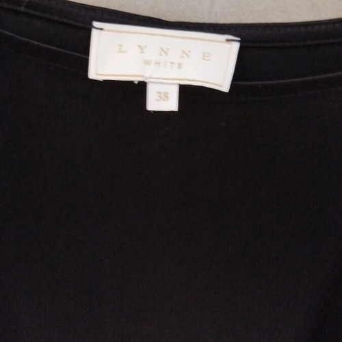 Lynne blouse black viscose like new, cut out shoulders, medium size