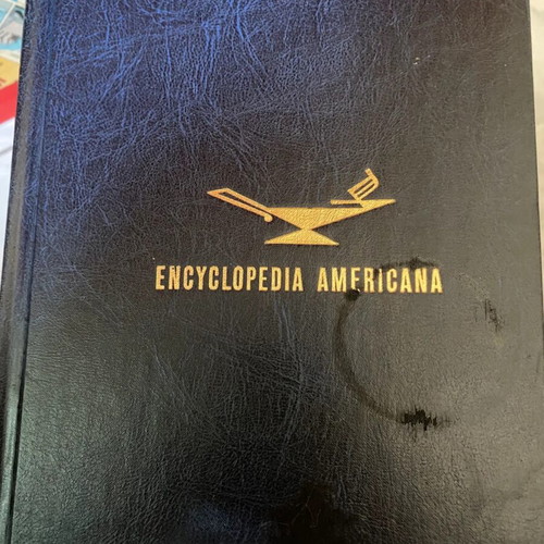 The Encyclopedia Americana 30-volume set like new, hardcover, English