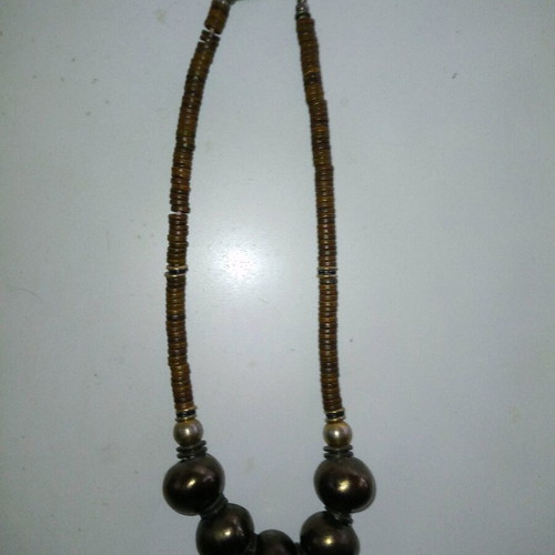 Bronze metal necklace like new, brown color