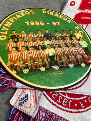 Olympiakos 1996-97 πακέτο με κασκόλ και δίσκο, μικρό ελάττωμα