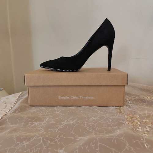 Migato suede black pumps like new, size 41, 10cm heel