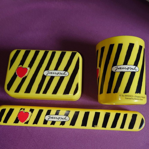 Set with toothbrush holder, soap dish and cup new