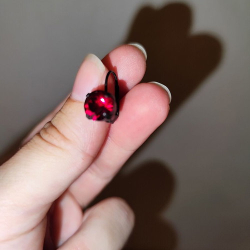 Earrings with rubinogranada like new, red color