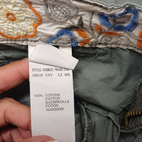 Guess shorts size 28, waist 80 cm, like new