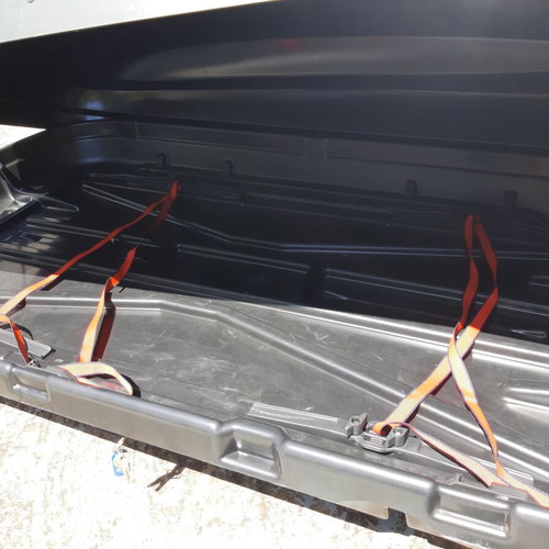 Mercedes Benz roof box with roof bars, like new, >400 liters