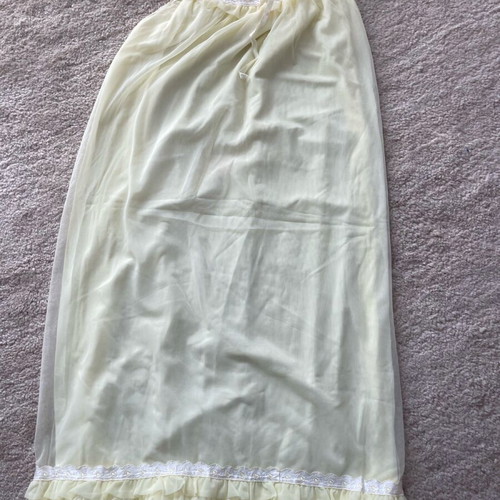Vintage nightgown like new, yellow
