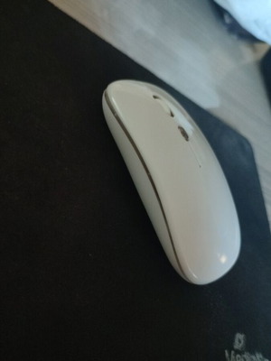 RGB ασύρματο Bluetooth ποντίκι σαν καινούργιο με κουμπί DPI και φόρτιση USB A
