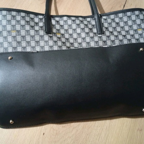 Guess large women's shoulder bag