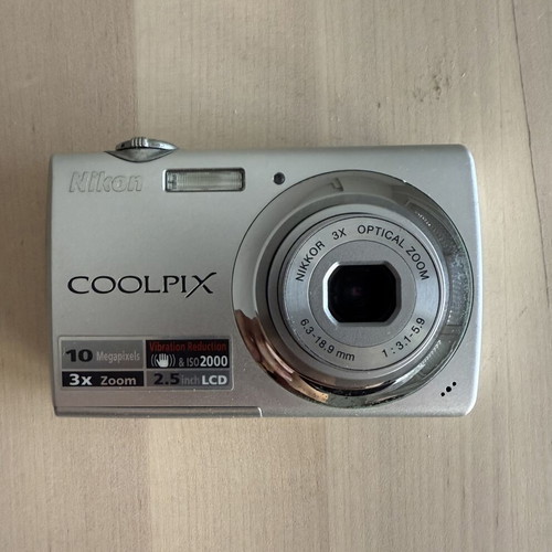 Nikon Coolpix S225 camera like new with full accessories
