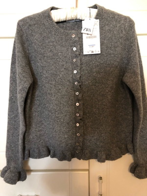 Gray cardigan new with buttons and ruffles on sleeves, size S
