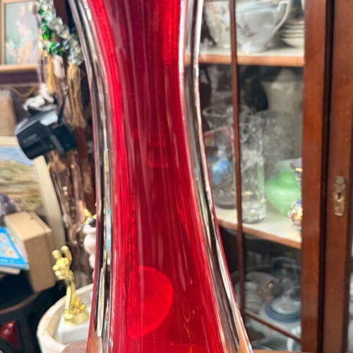 Vintage vase like new with unique red color, glass