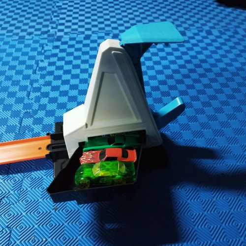 Hotwheels Launcher like new