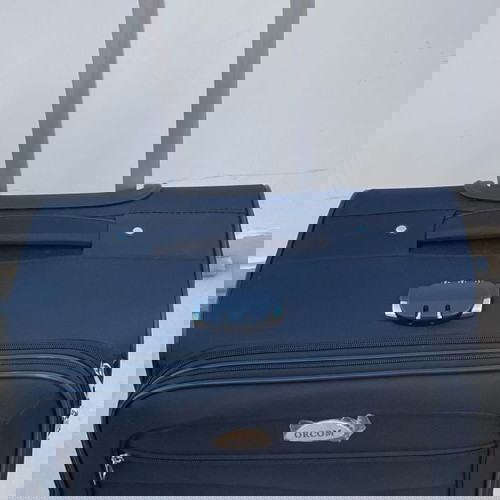 Μεγάλη μπλε βαλίτσα