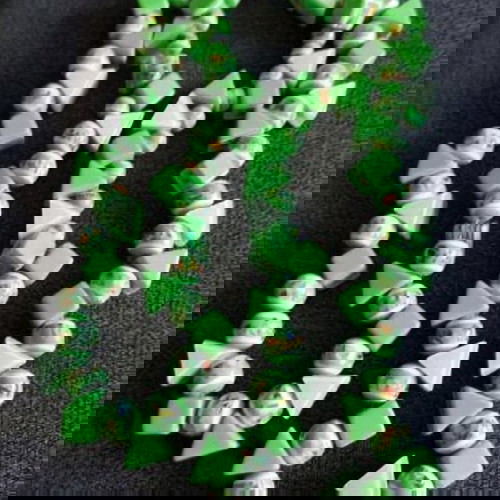 Πράσινο κολιέ με γεωμετρικές χάντρες σαν καινούργιο