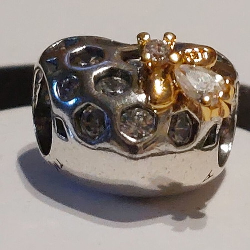 Pandora charm heart new with honeycomb design and white zirconia