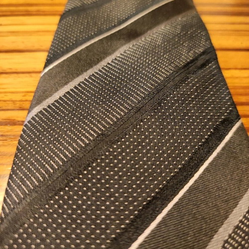 Silk tie 100% in gray shades like new