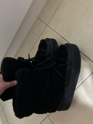 Μποτάκια μαύρα μεταχειρισμένα H&M νούμερο 39 (κάνουν για 38)