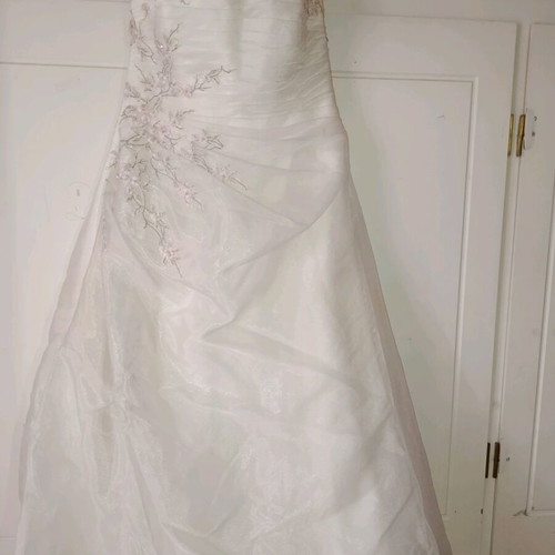 Demetrios Wedding Dress No. 20 like new with organza and pink floral embroidery